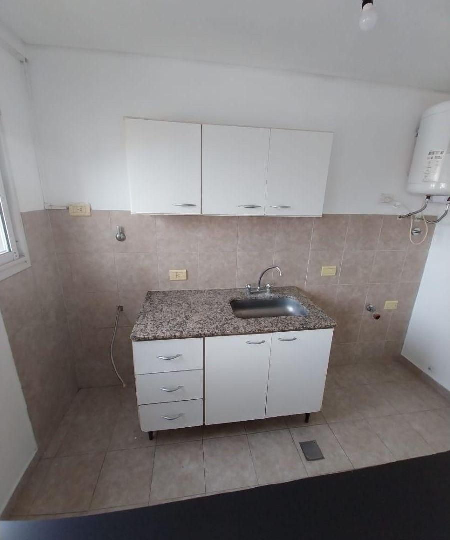 Foto de Departamento de 41 m² con 1 dormitorio en venta en Moreno, imagen 2
