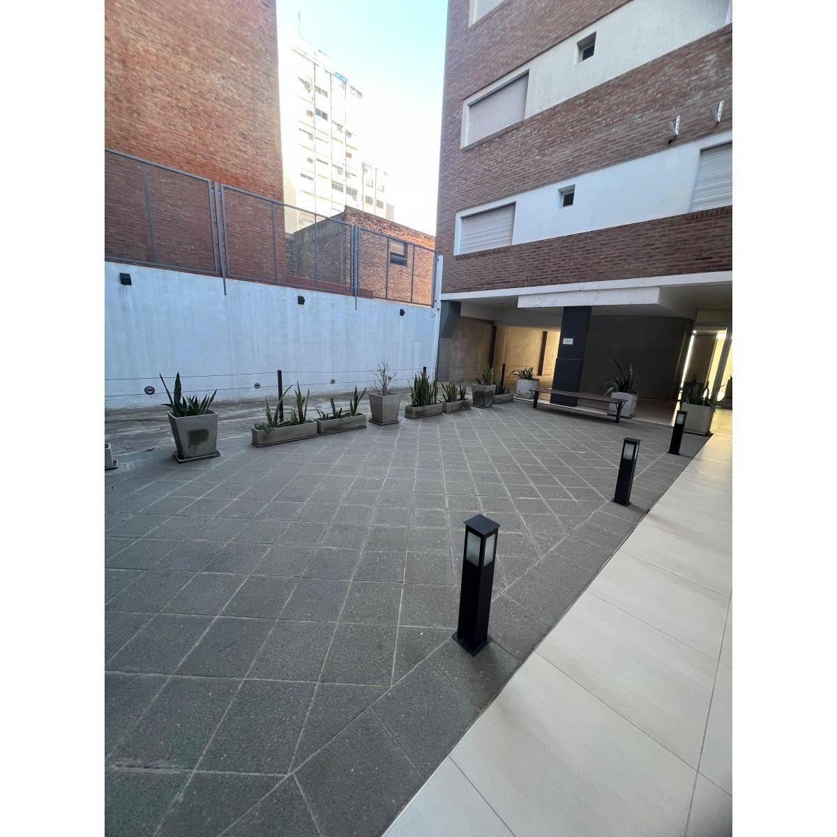Departamento monoambiente c/cochera - Presidente Roca 1453