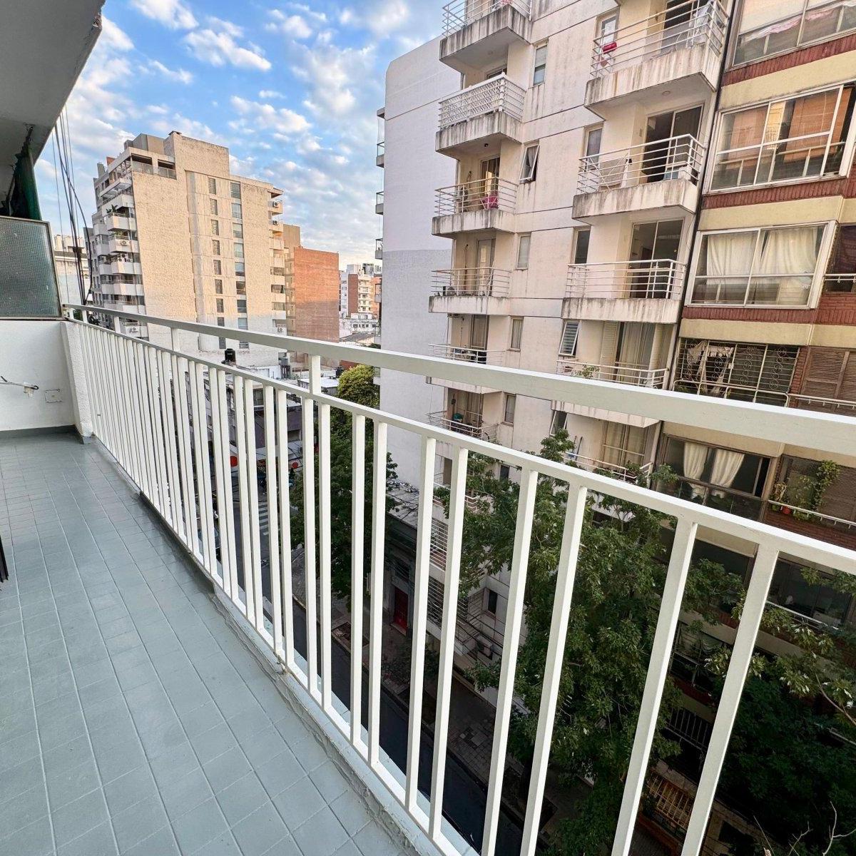Departamento de 3 Dorm. - Salta 1990 2