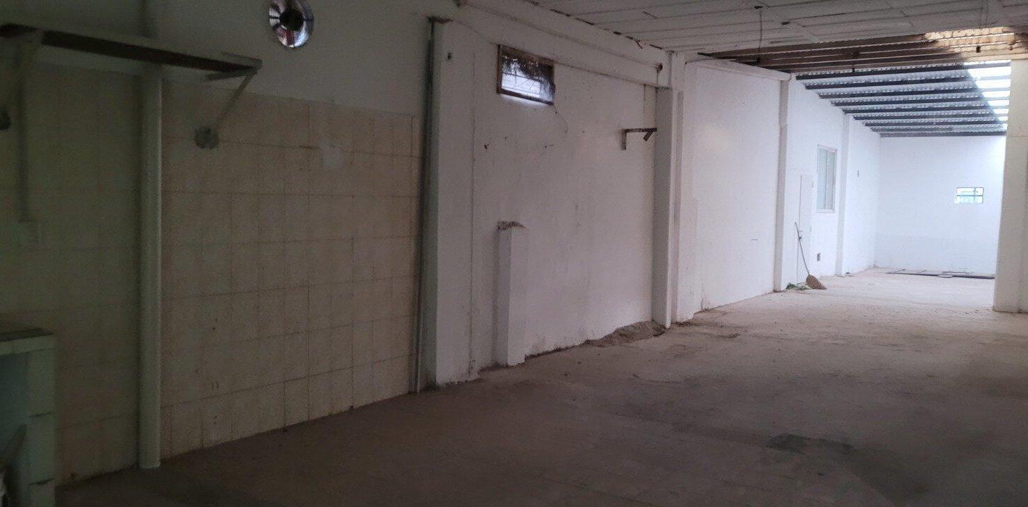 Foto de Locales Comerciales + Deposito - Av Presidente Peron 3600, imagen 3
