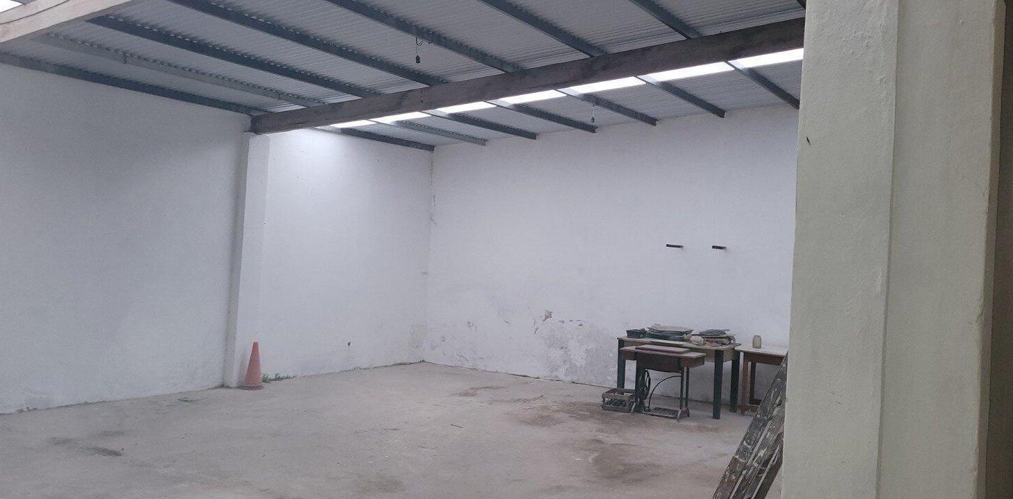 Foto de Propiedad comercial con 4 locales comerciales y deposito - Av, imagen 4