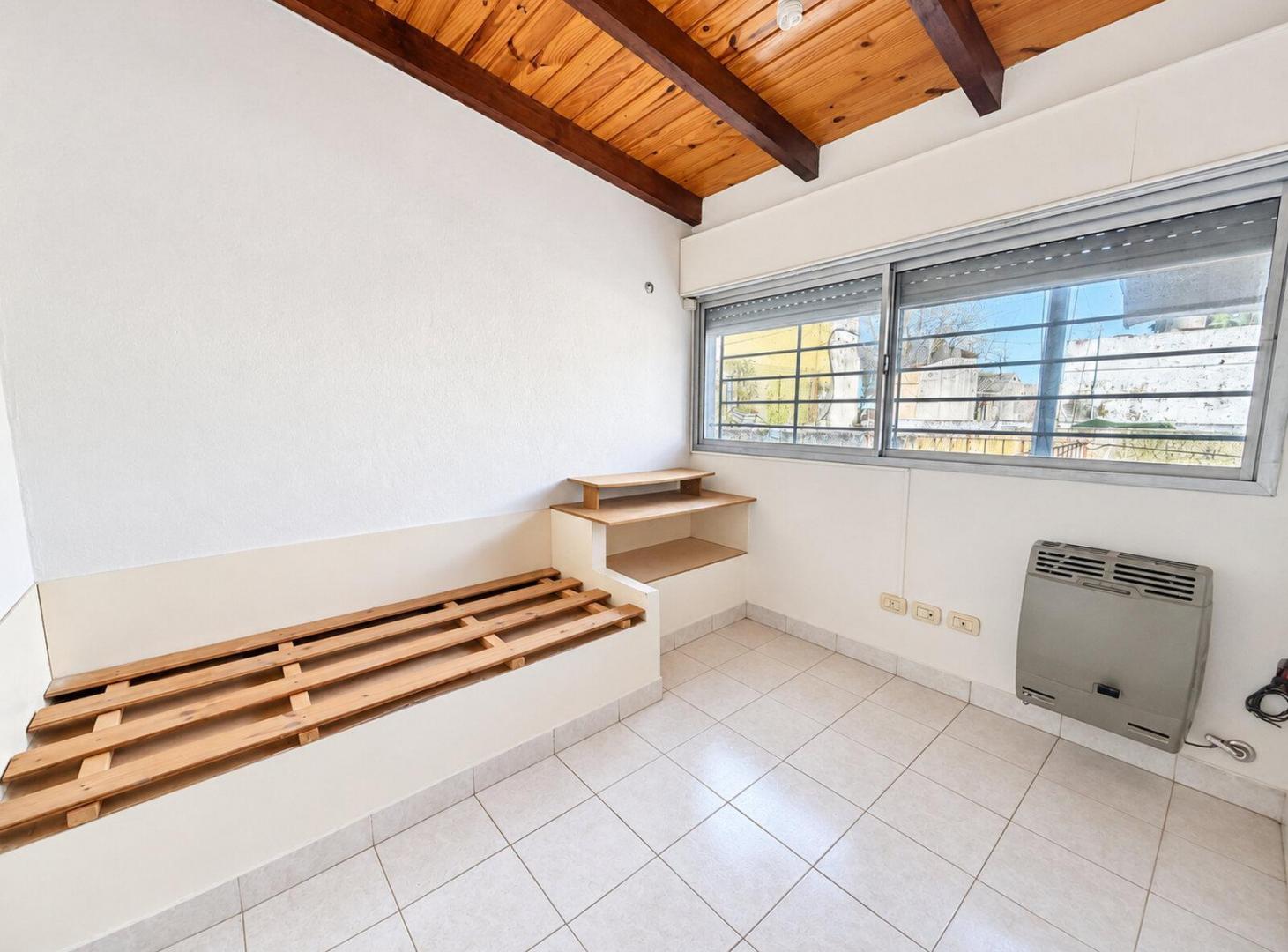 Foto de Casa de pasillo 4 dormitorios - Leguizamon 945 bis, imagen 2