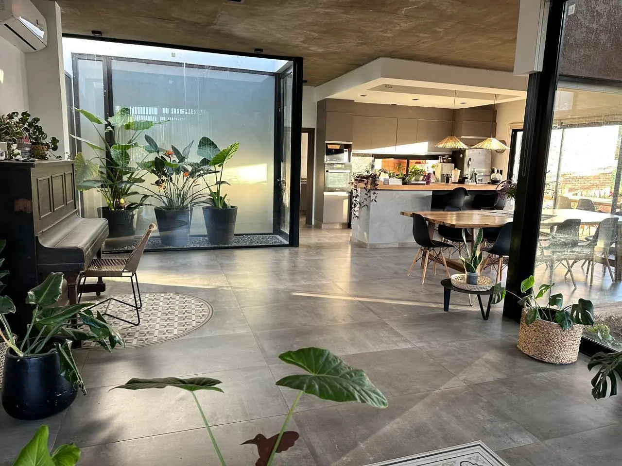 VENTA CASA 3DORMITORIOS 3 BAÑOS COCHERA DOBLE PILETA Y SOLARIUM CON FOGONERO CON ESCRITURA EN LAS CO 4