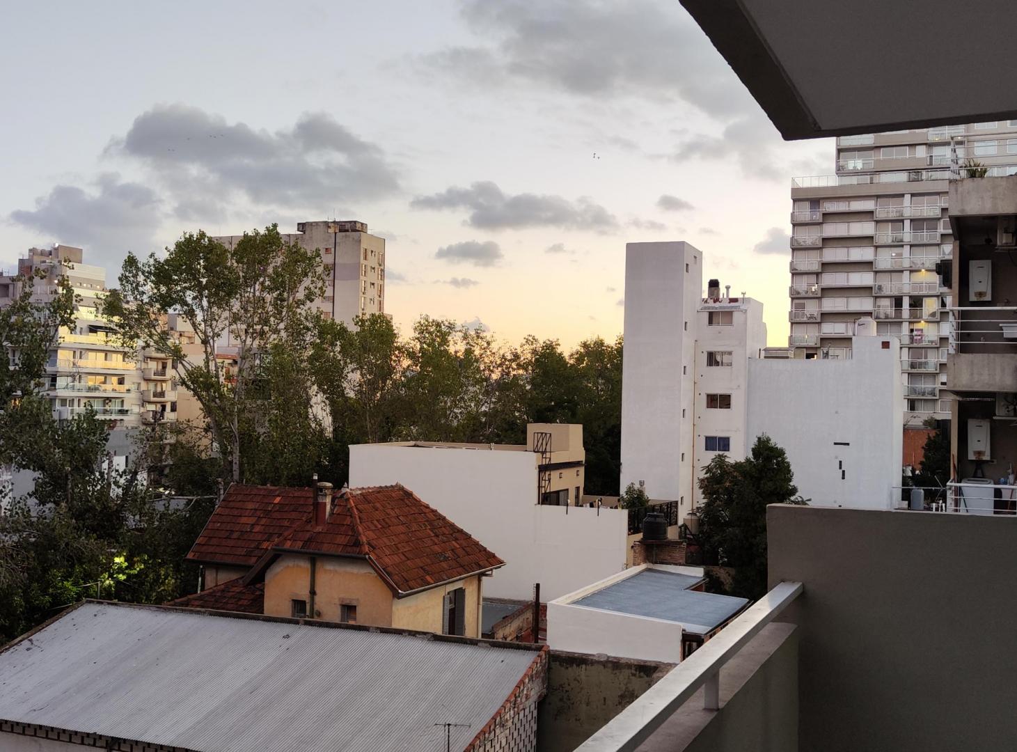 Foto de MUY LUMINOSO Y AMPLIO MONOAMBIENTE PISO ALTO, imagen 1