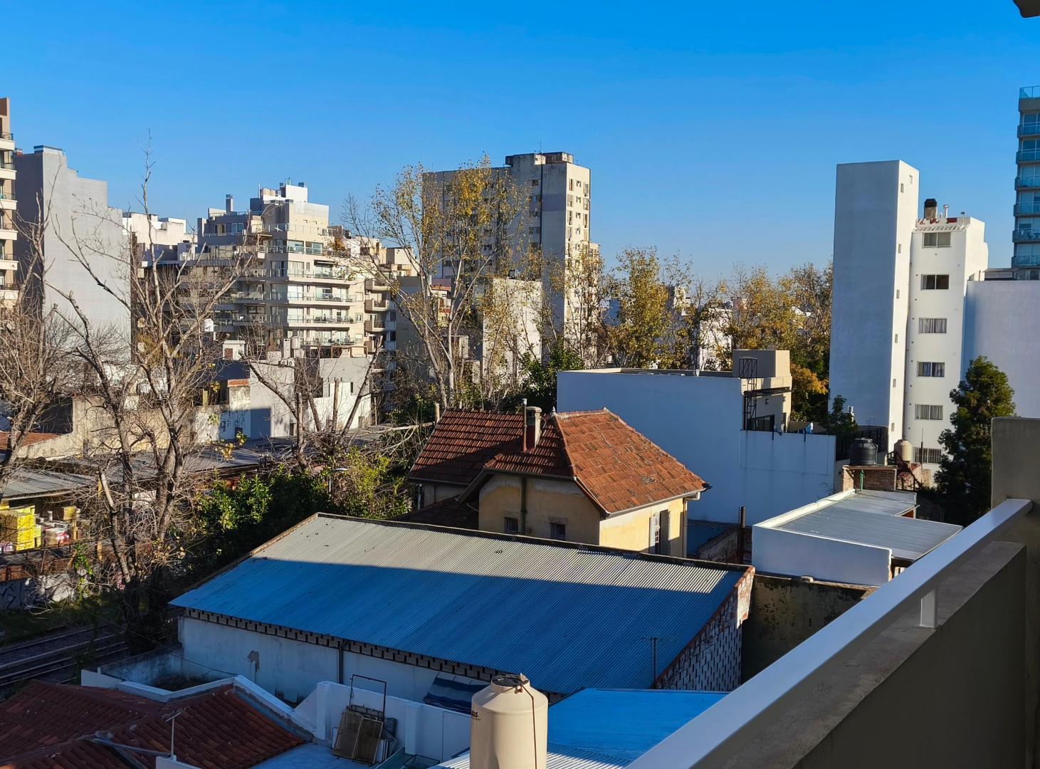 Foto de MUY LUMINOSO Y AMPLIO MONOAMBIENTE PISO ALTO, imagen 5