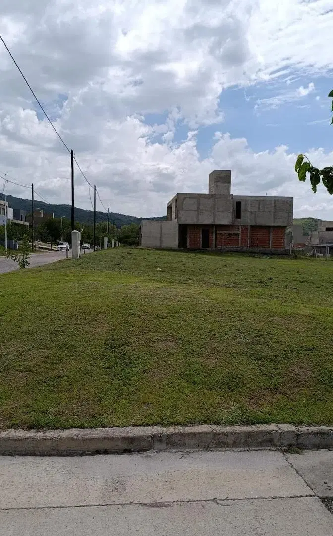 Tejas 4 | Lote Medial 350 m² Etapa 2B | Corazón del Barrio | Mejoras | Seguridad 5