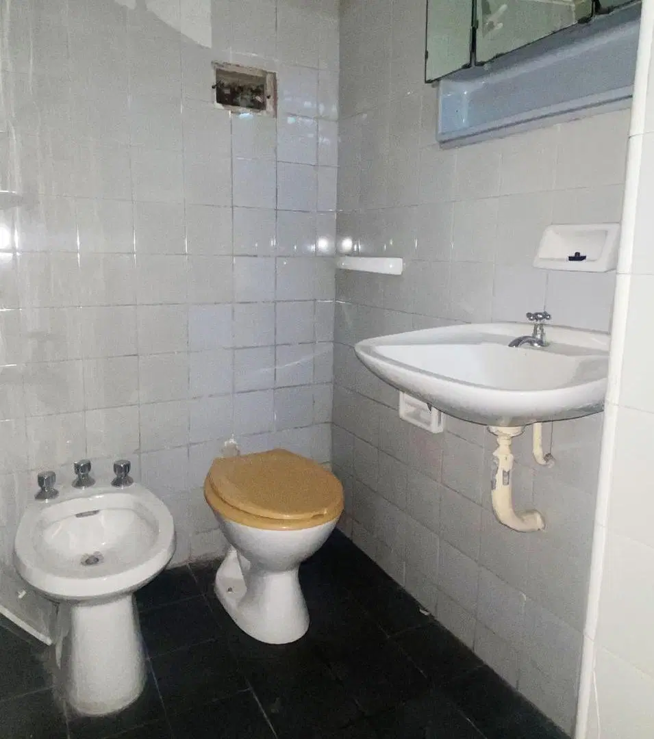 Bº Centro | Local comercial en galería Omega | Oficina privada | Baño | Escritura | 23m2 2