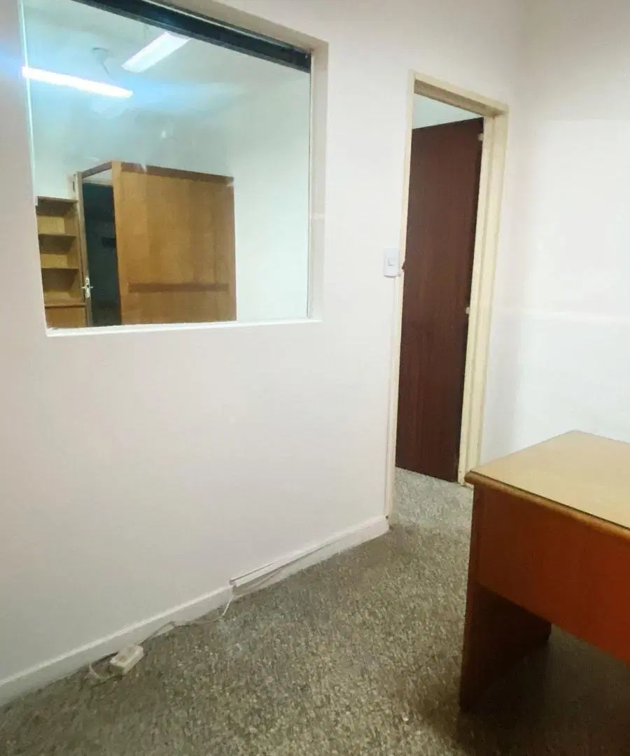 Bº Centro | Local comercial en galería Omega | Oficina privada | Baño | Escritura | 23m2 1