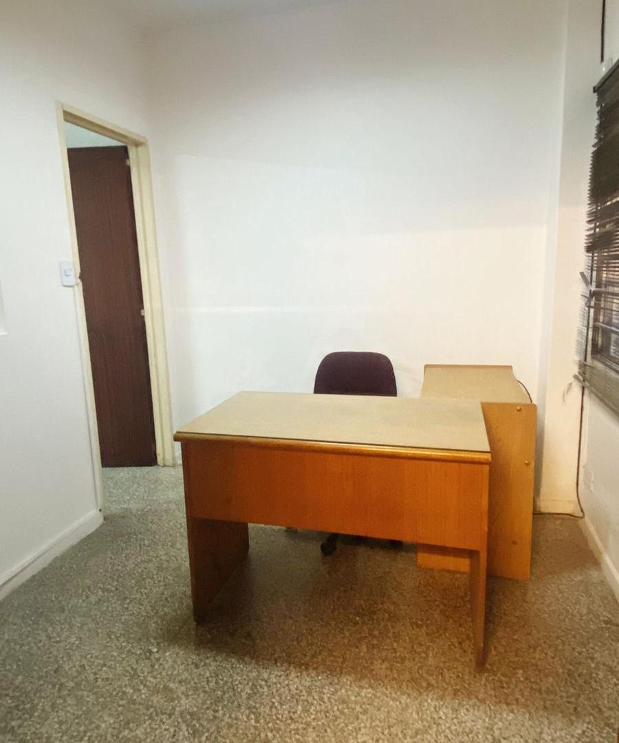 Bº Centro | Local comercial en galería Omega | Oficina privada | Baño | Escritura | 23m2