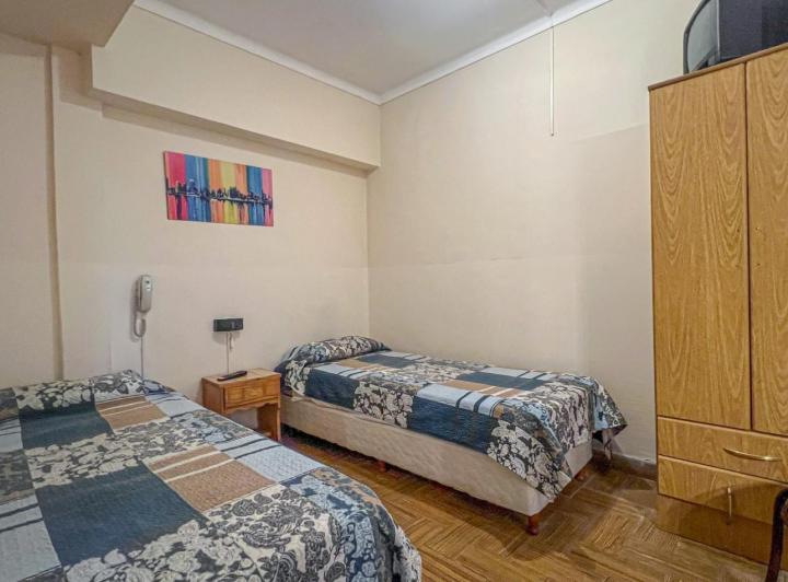 SE VENDE DOS HOTELES SALIDA A DOS CALLES CON COCHERAS. EXCELENTE UBICACION. MAR DEL PLATA 4