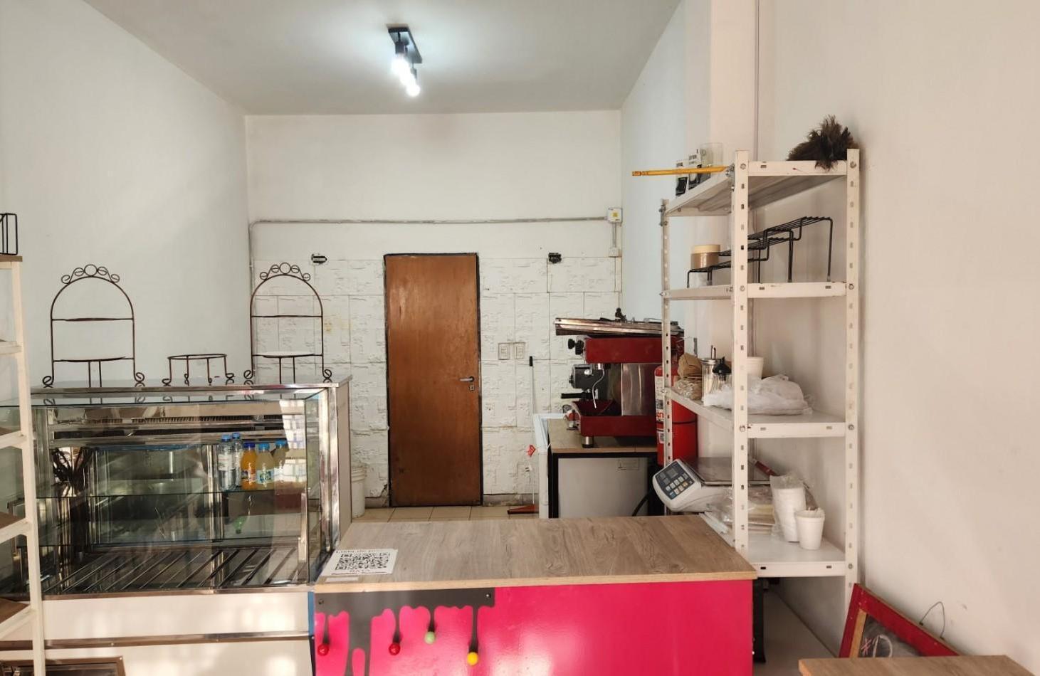 Foto de SE ALQUILA LOCAL COMERCIAL 36 m2. RECICLADO CON PATIO. FLORESTA CABA, imagen 3