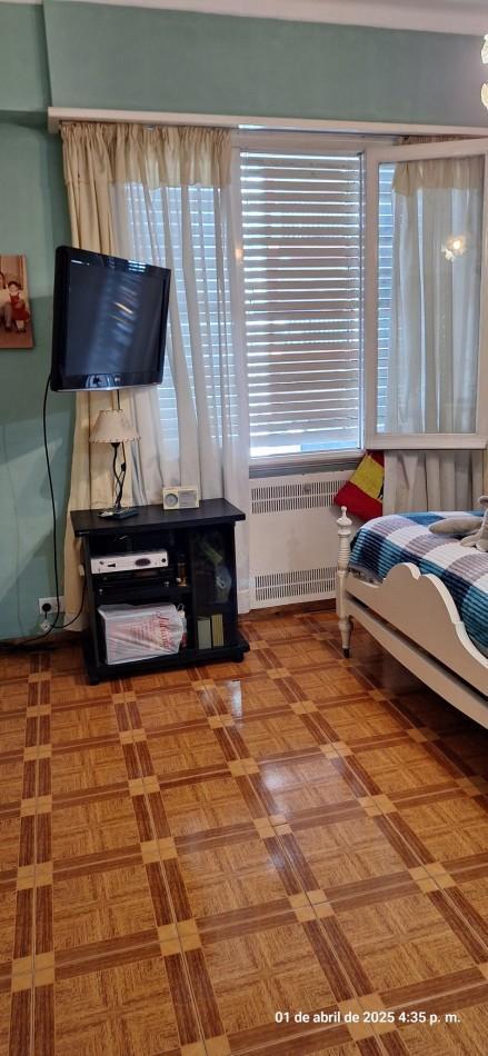 Foto de DEPARTAMENTO 3 AMB. C/DEPENDENCIA DE SERVICIO A LA CALLE- CENTRO, imagen 2