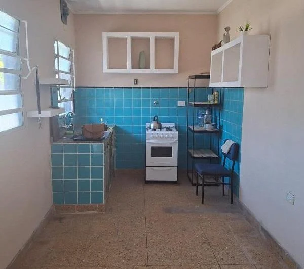 AMPLIA CASA DE 3 AMBIENTES CON GARAJE CERCANA A LA ESTACION 2