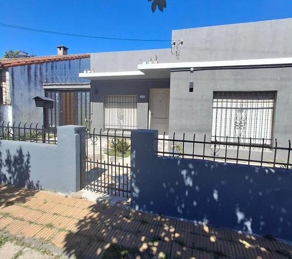 AMPLIA CASA DE 3 AMBIENTES CON GARAJE CERCANA A LA ESTACION 3
