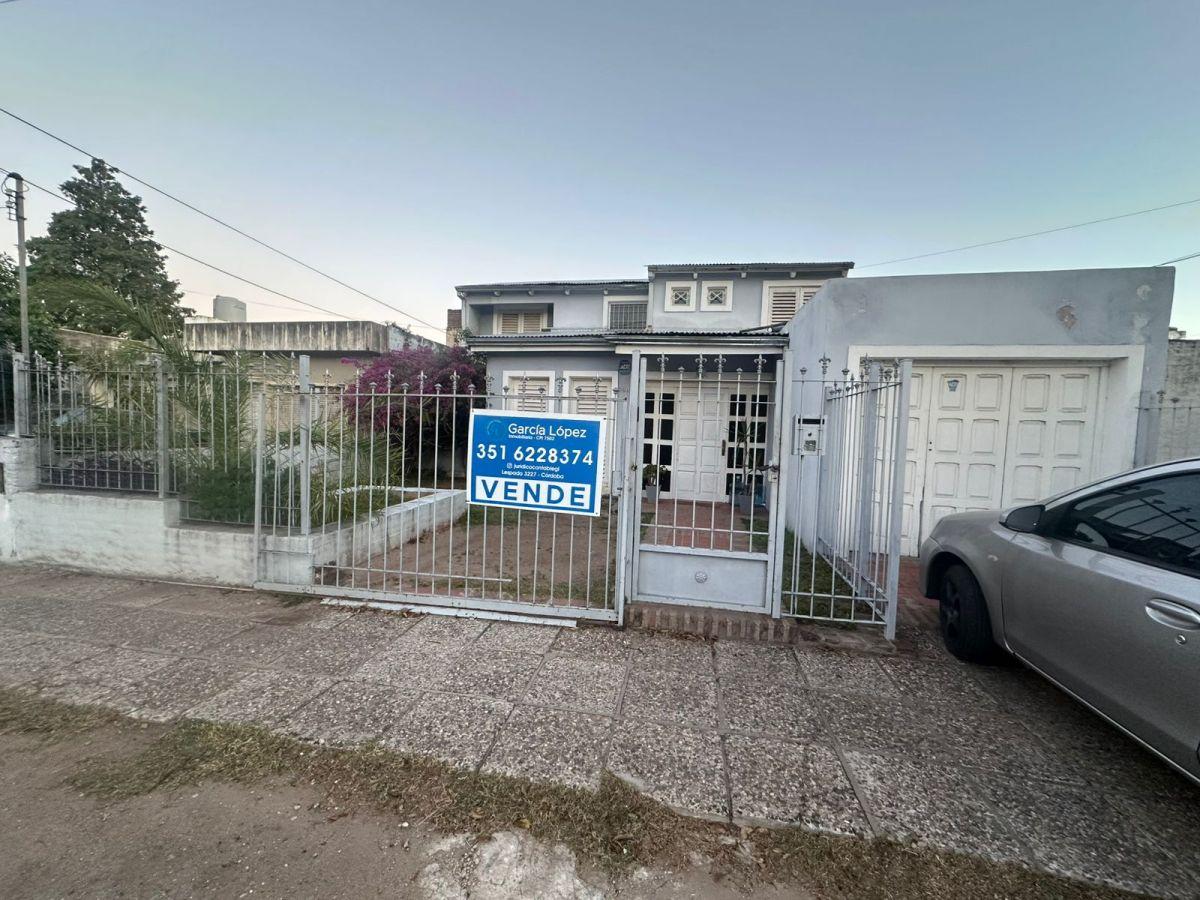 Casa en venta terreno de 550 m² – 4 dormitorios – Marques de Sobremonte – Escritura APTA CREDITO