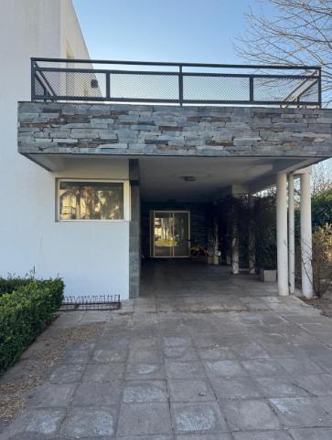 Casa en Barrio Santa Ana 3