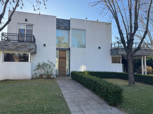 Casa en Barrio Santa Ana 1