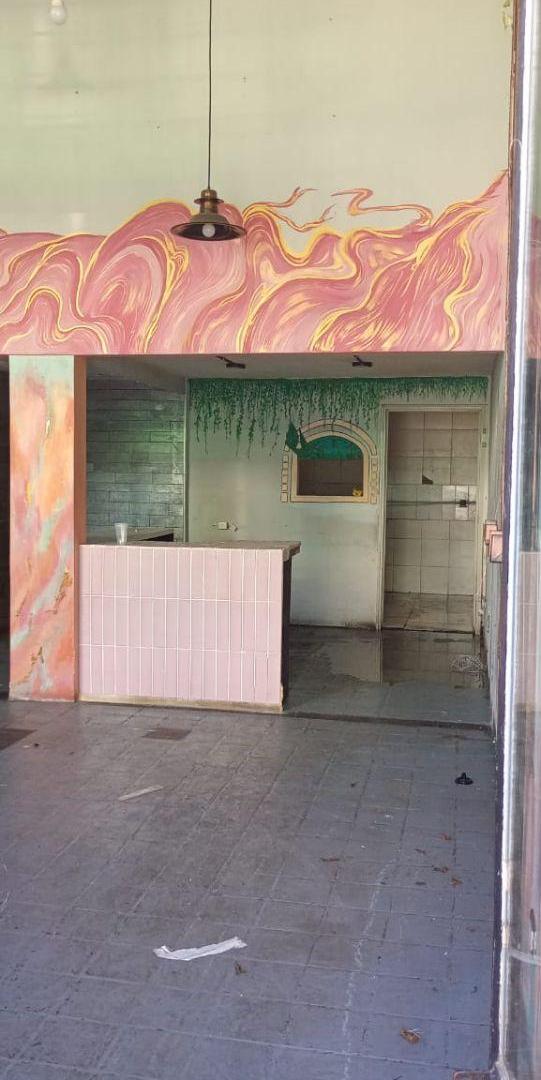Local comercial a metros de Av. Los Incas y Av. Triunvirato