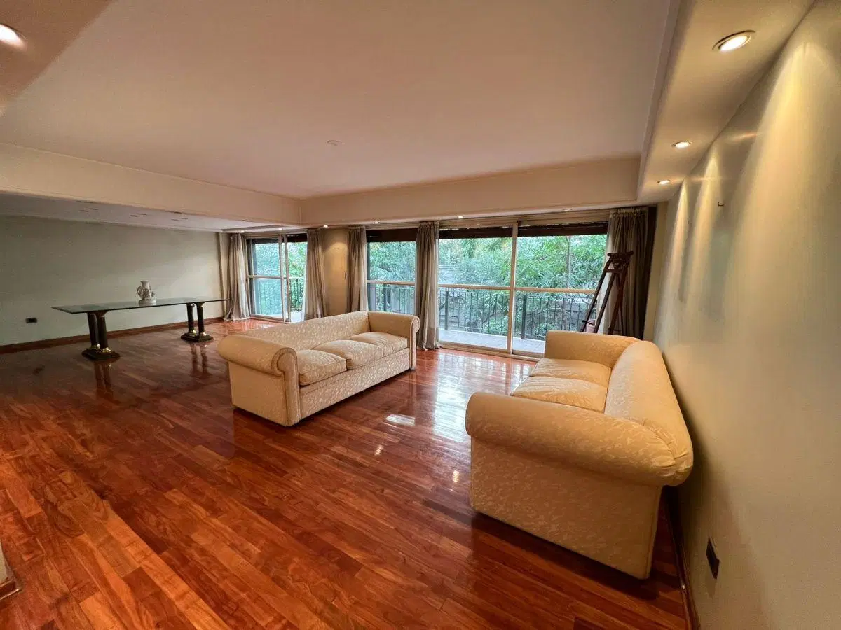 Departamento de 5 ambientes con Dependencia de servicio cochera y baulera fija Barrio Norte Recoleta 4