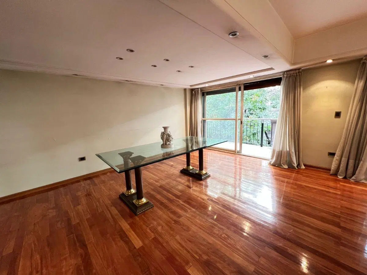 Departamento de 5 ambientes con Dependencia de servicio cochera y baulera fija Barrio Norte Recoleta 5