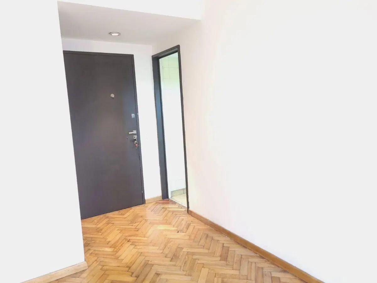 Venta Departamento dos ambientes con patio. Villa del Parque 5