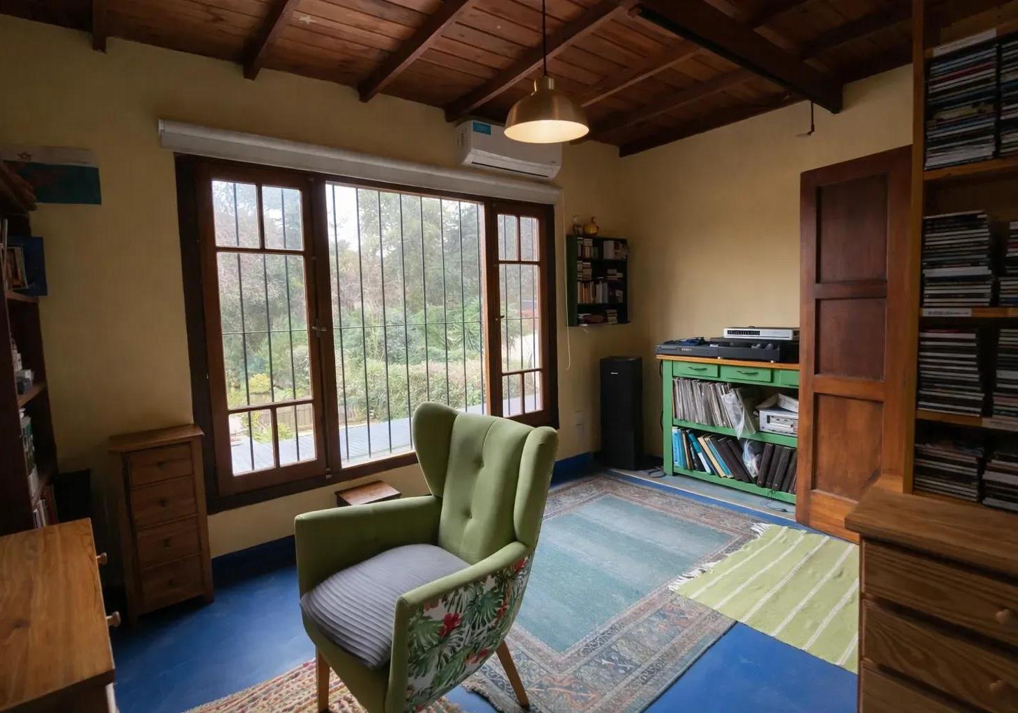 Foto de Casa en Venta. 4 Ambientes con Quincho . Pileta. Super luminosa, imagen 4