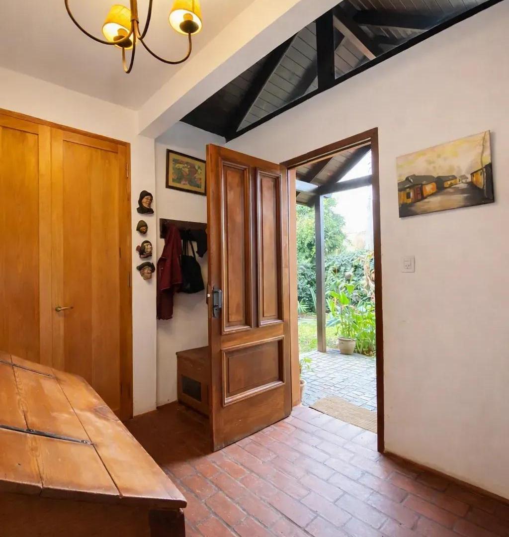 Foto de Casa en Venta. 4 Ambientes con Quincho . Pileta. Super luminosa, imagen 5