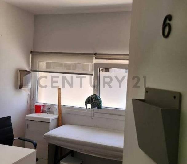 VENTA LOCAL COMERCIAL Y CONSULTORIOS MEDICOS SAN MARTIN DE LOS ANDES. CASCO CENTRICO 5