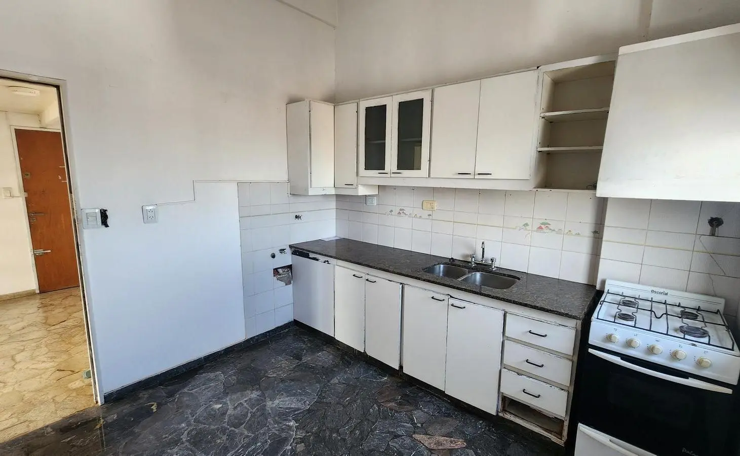 Depto 2 Ambientes Frente con Balcón – San Martín – Vista Abierta 3