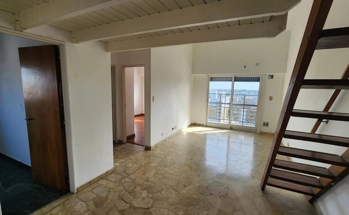 Depto 2 Ambientes Frente con Balcón – San Martín – Vista Abierta 4