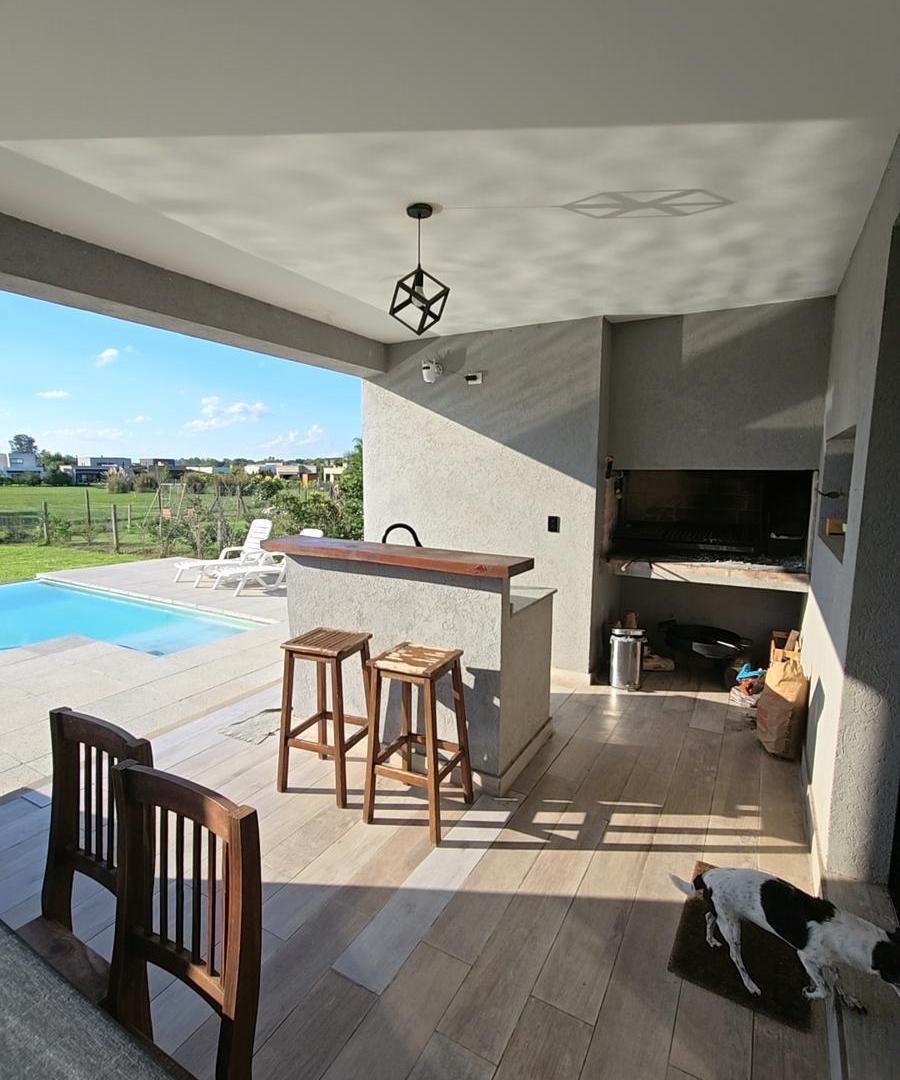 Foto de Casa 5 ambientes con 3 baños, fondo y Pilera en Pilar del Este, Santa, imagen 4