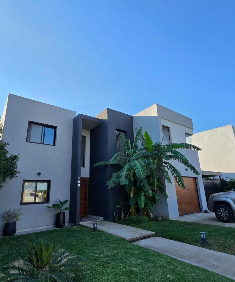 Foto de Casa 5 ambientes con 3 baños, fondo y Pilera en Pilar del Este, Santa, imagen 2