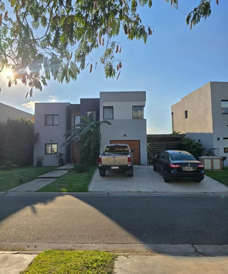 Casa 5 ambientes con 3 baños, fondo y Pilera en Pilar del Este, Santa Elena 1