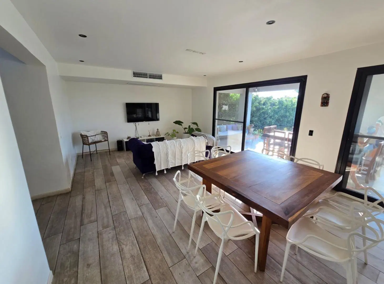 Casa 5 ambientes con 3 baños, fondo y Pilera en Pilar del Este, Santa Elena 5