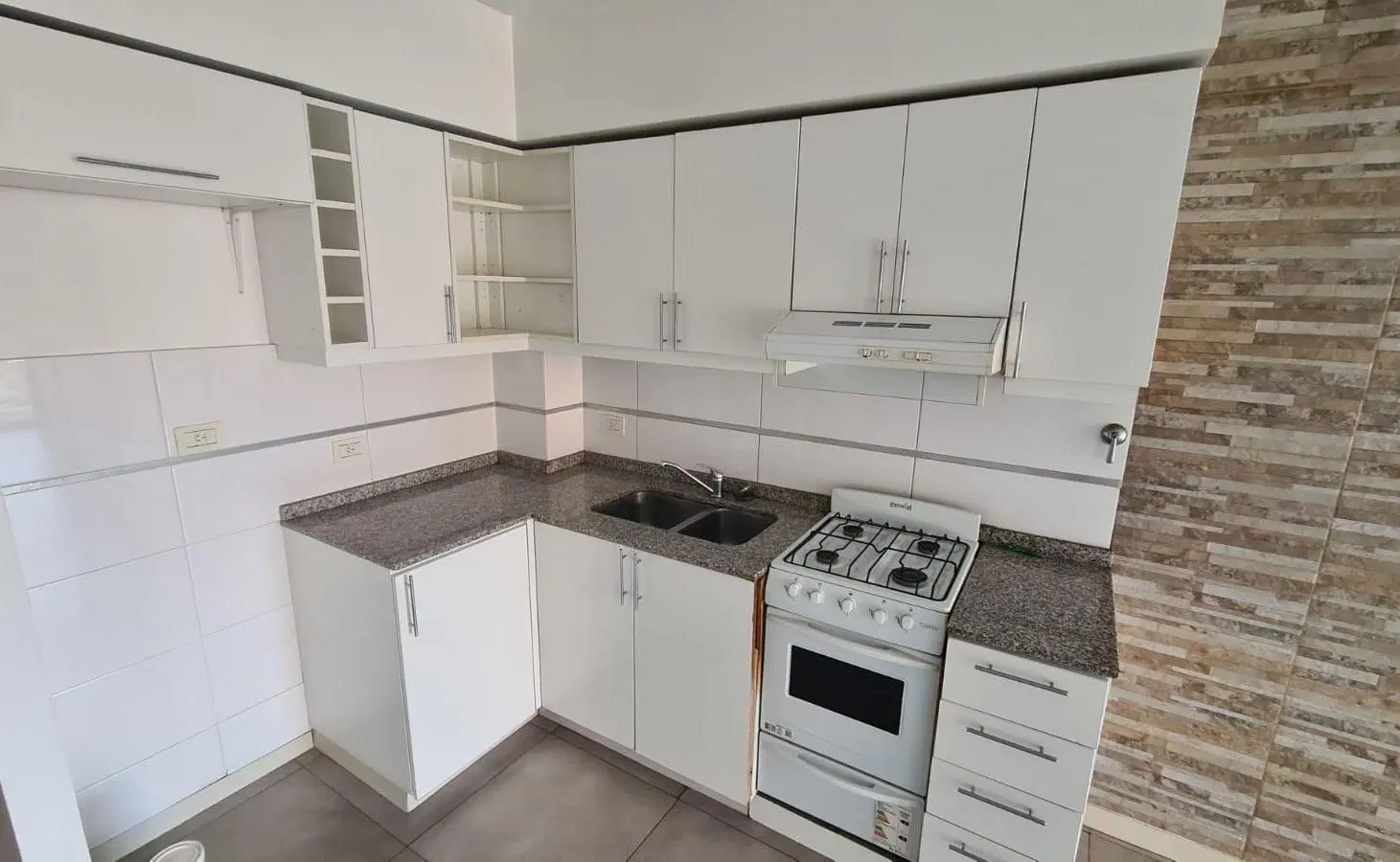 Departamento 3 ambientes con cochera en Ballester Centro 2