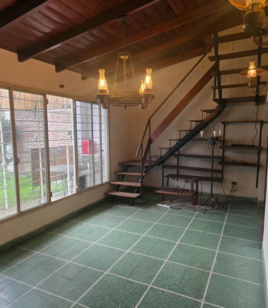 Foto de Casa 4 ambientes con Garaje y Fondo Libre con Parrilla en Ballester, imagen 2