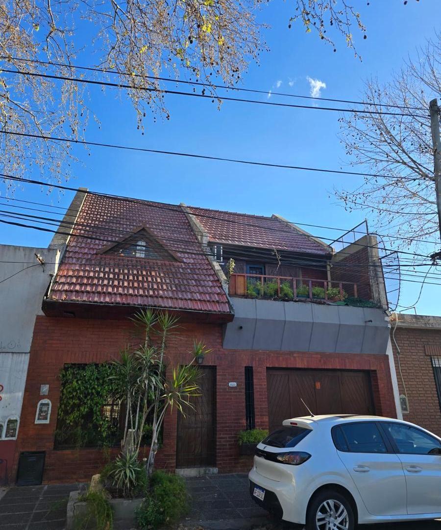 Foto de Casa 4 ambientes con 2 años y jardin a 1 cda de la Estacion Malaver, imagen 1