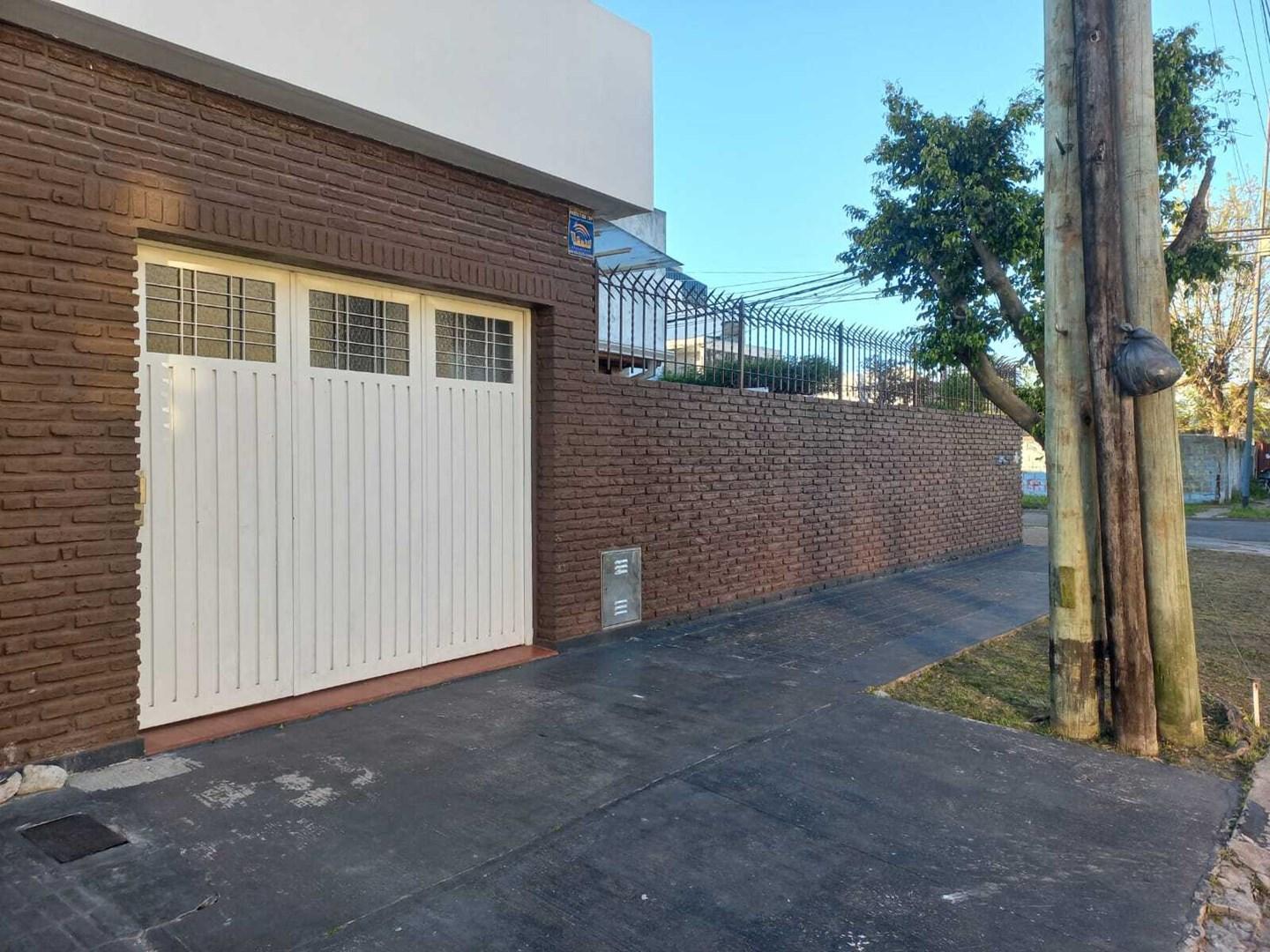 Foto de Casa Chalet en Venta en Sarandí, Avellaneda, G.B.A. Zona Sur, imagen 2