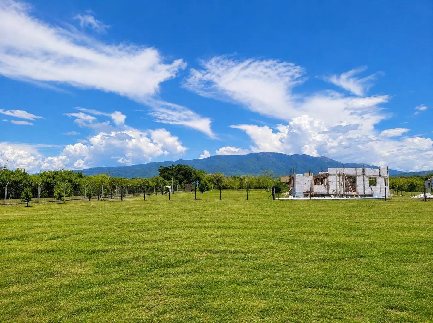 VENTA HERMOSO LOTE CENTRAL EN COUNTRY LA HERENCIA – LOS NOGALES 3