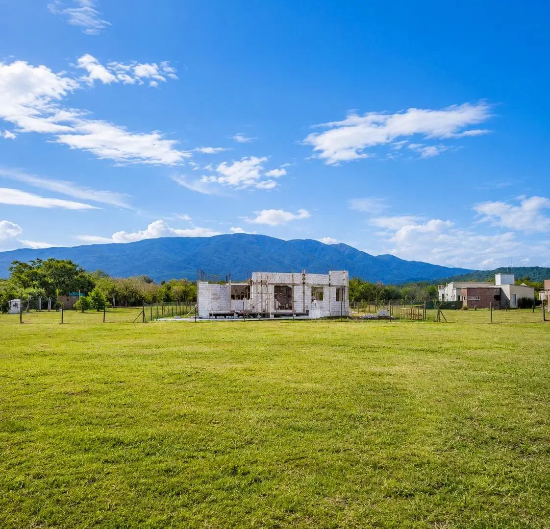 VENTA HERMOSO LOTE CENTRAL EN COUNTRY LA HERENCIA – LOS NOGALES 4