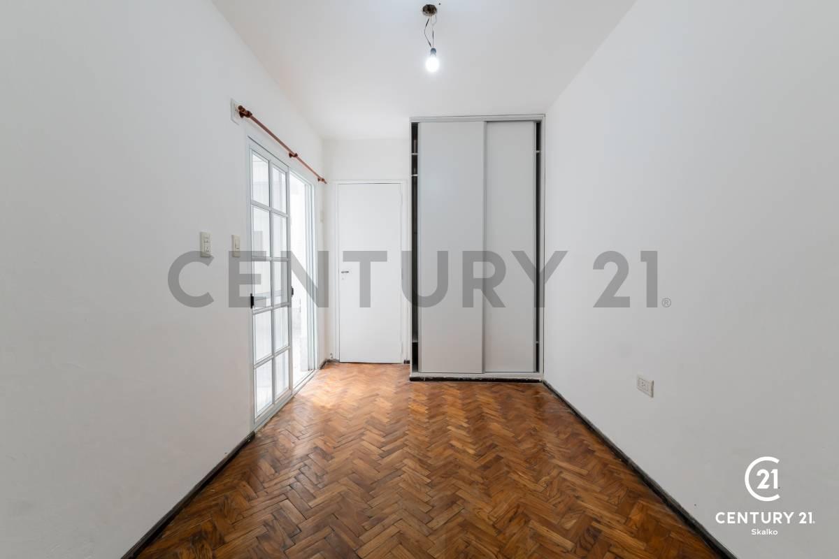 Venta Departamento Tres Dorm. Patio Zona Río 4
