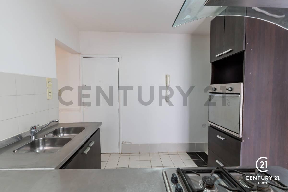 Venta Departamento Tres Dorm. Patio Zona Río 3