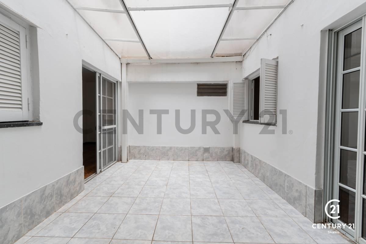 Venta Departamento Tres Dorm. Patio Zona Río 2