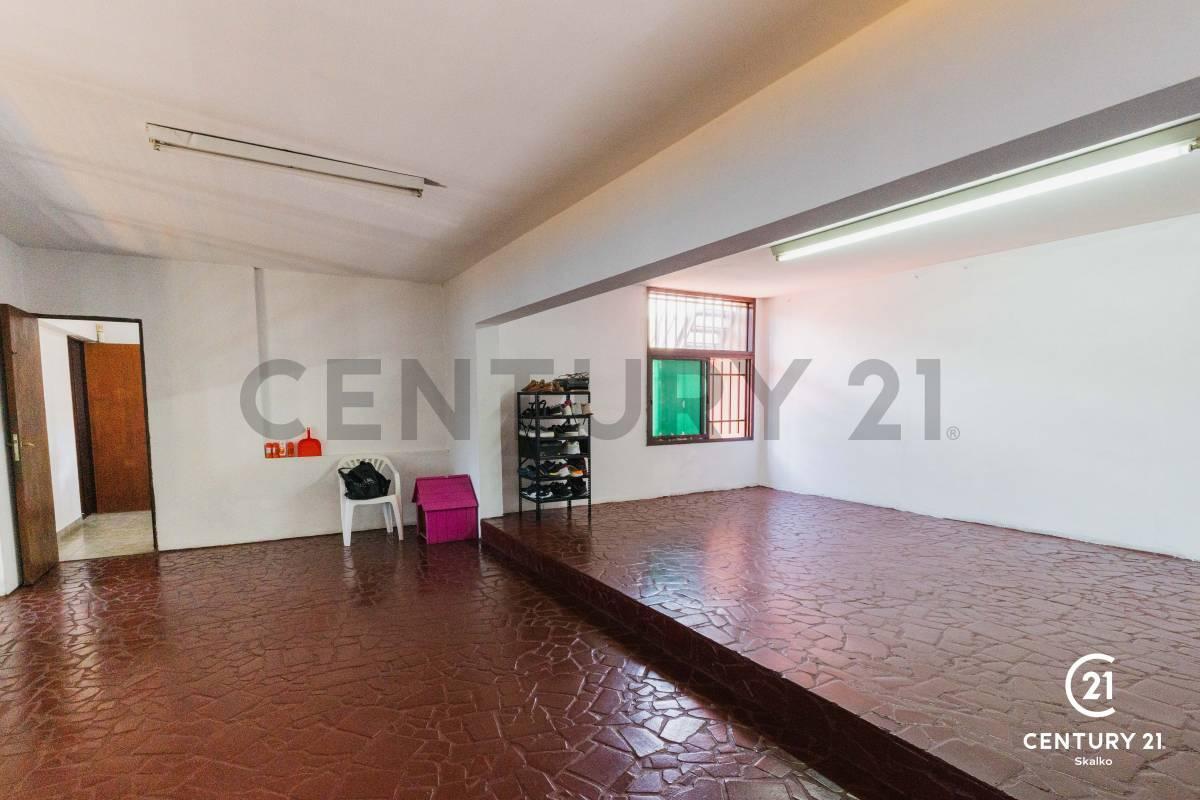 Venta Casa con Depósito Apto Industria 5