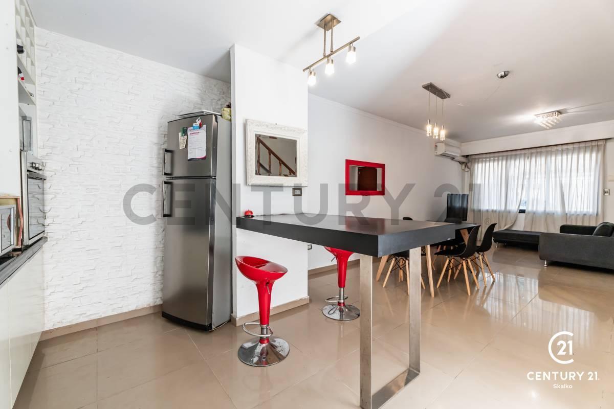 VENTA Casa 3 Plantas 5 DORMITORIO COCHERA QUINCHO Terraza Jacuzzi. Abasto, Rosario