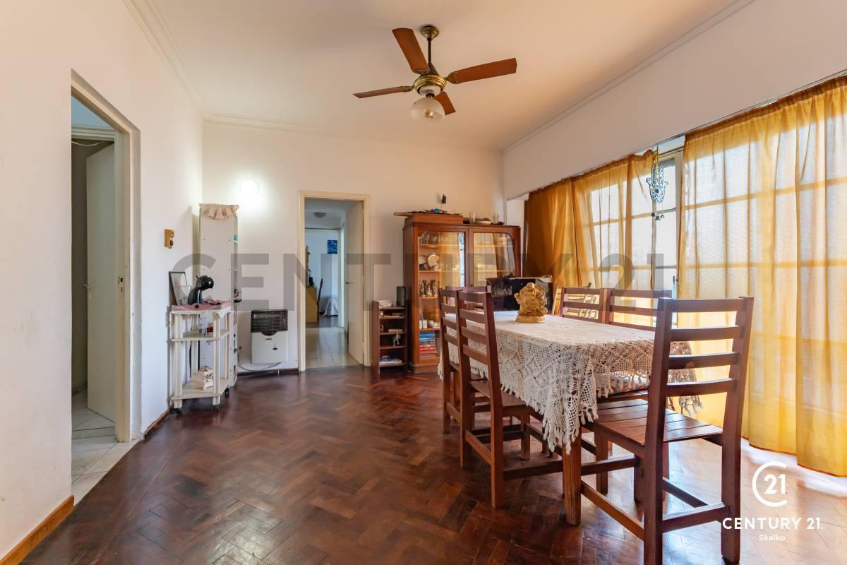 Venta Departamento Tres Dorm. con Balcón Centro 1