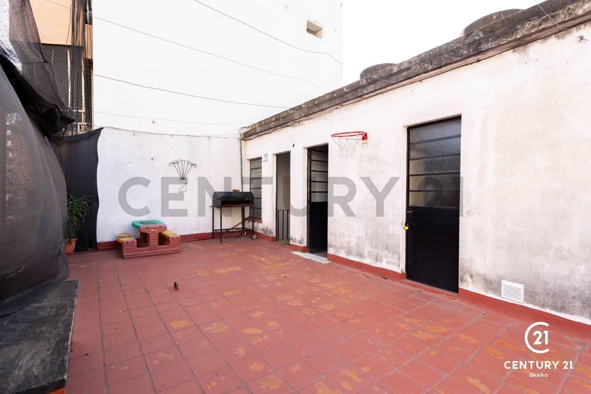 Venta Departamento Tres Dorm. con Balcón Centro 5