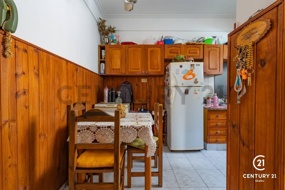 Venta Departamento Tres Dorm. con Balcón Centro 2
