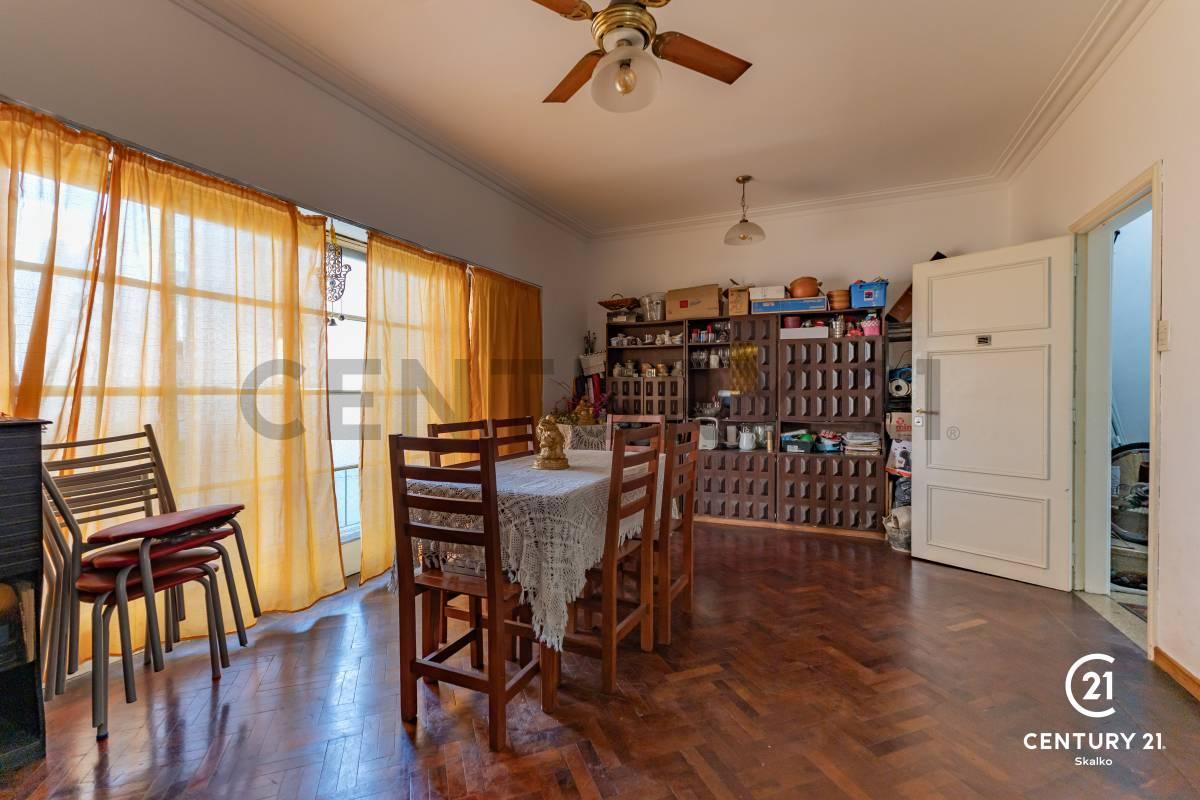Venta Departamento Tres Dorm. con Balcón Centro 3
