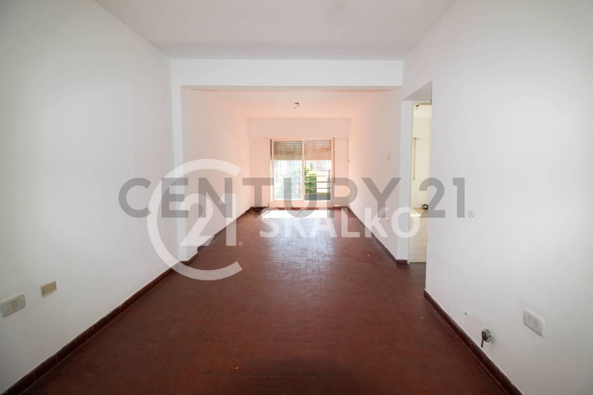 VENTA DEPARTAMENTO 2 DORMITORIOS, BALCON AL FRENTE, BARRIO MARTIN ROSARIO